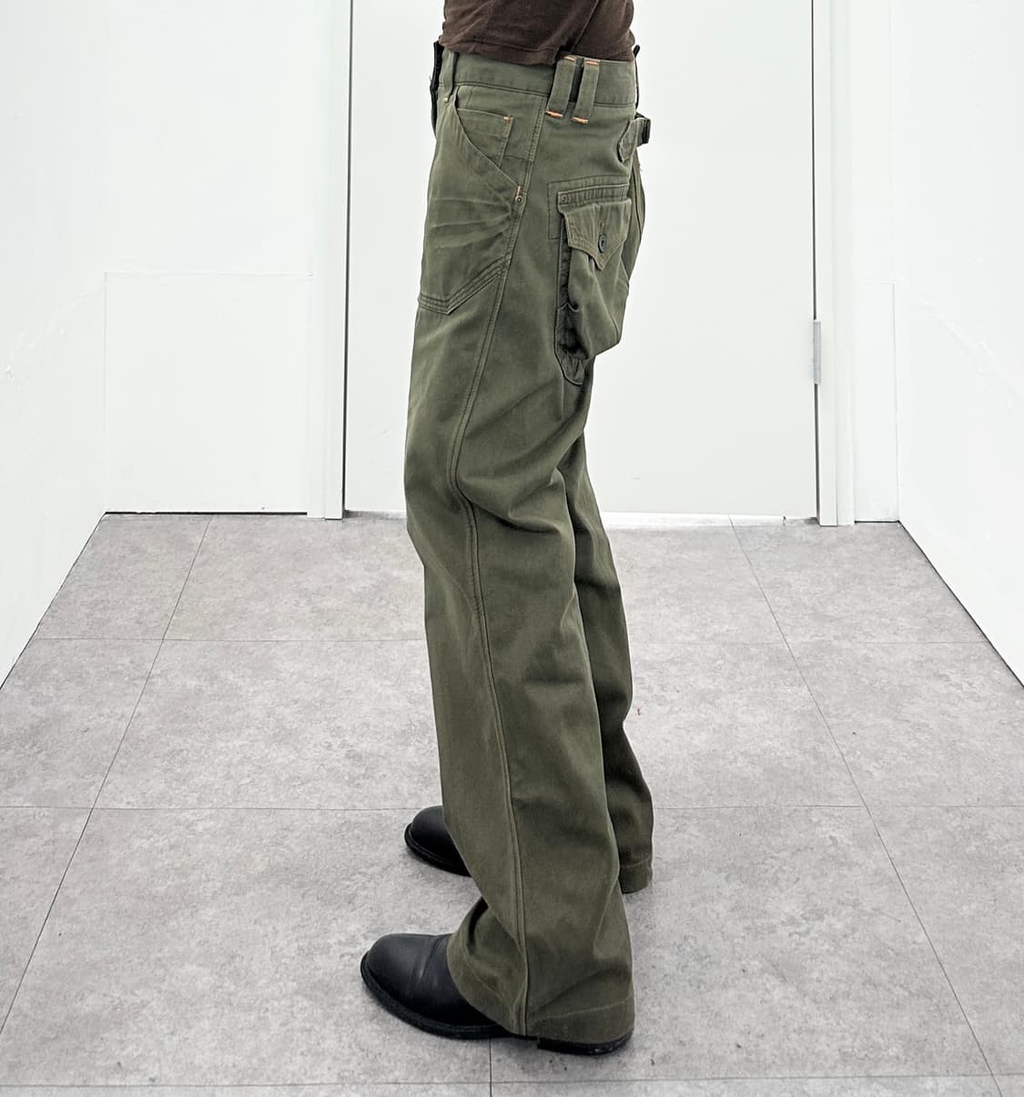 EDWIN flare back strap khaki pants 상품이미지1