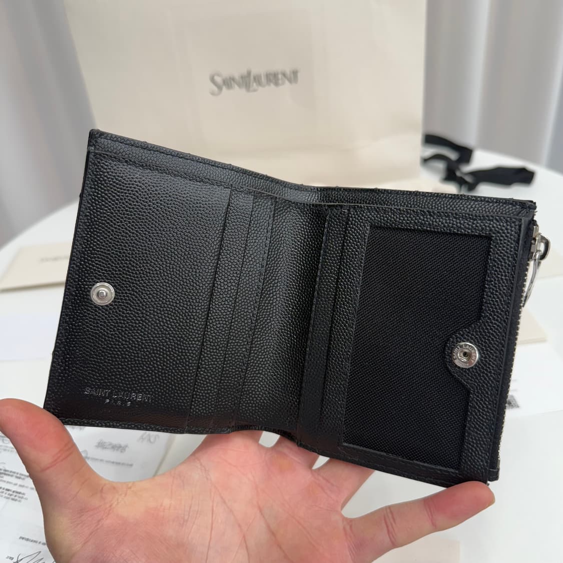 [25년 신상] 생로랑 그랑 드 뿌드르 반지갑 상품이미지8