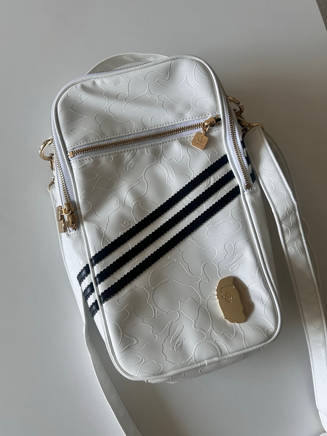 베이프 X 아디다스 숄더백 상품이미지2