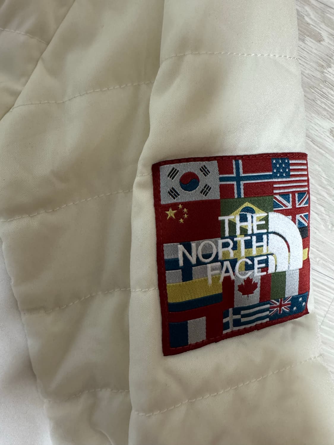 노스페이스 여성 VX ACTIVE 경량 패딩 L 상품이미지3