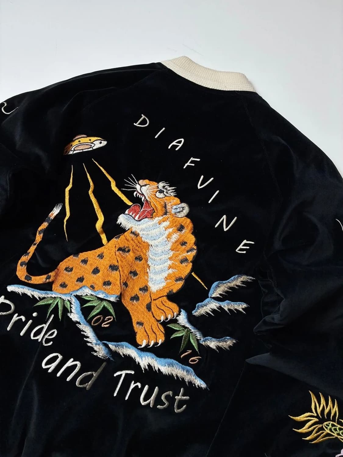 디아프바인 Diafvine 로어링 벨벳 수베니어 자켓 PN8325 상품이미지2