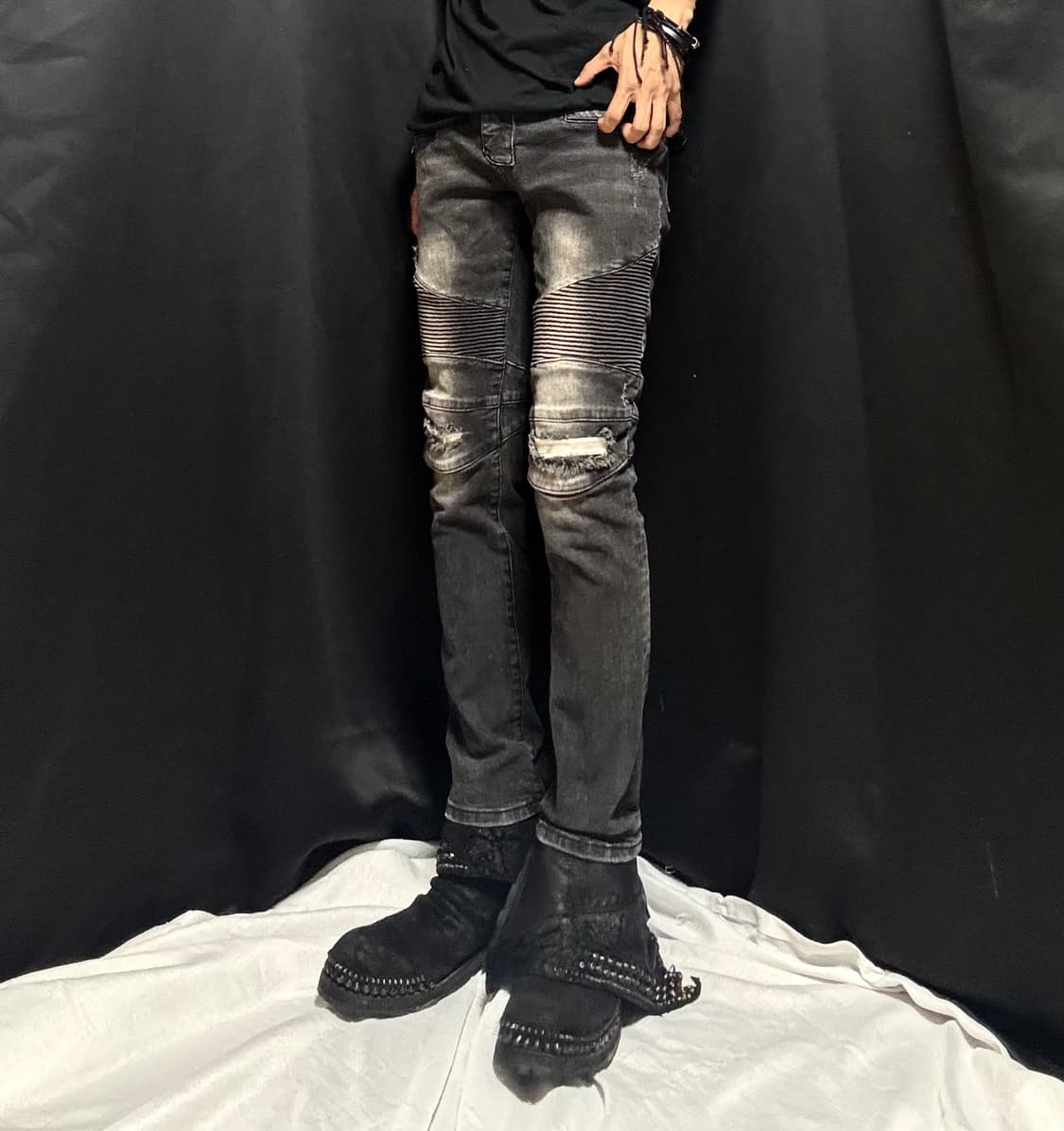 “Unknown” Black Distressed Biker Pants 상품이미지3