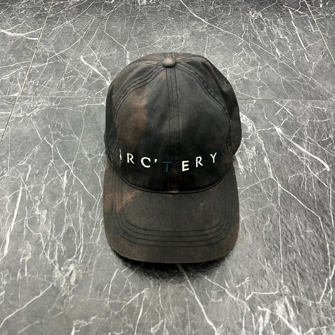 아크테릭스 로고 썬 페이딩 로고 볼캡 상품이미지1