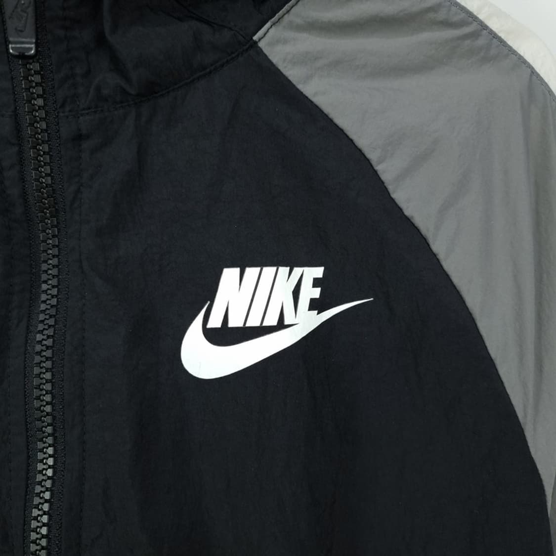 [나이키] 로고 프린팅 후드 바람막이 자켓 블랙 M19048 상품이미지6
