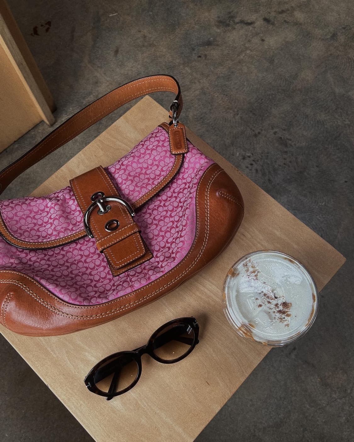 코치 시그니처 핑크 호보백 상품이미지1