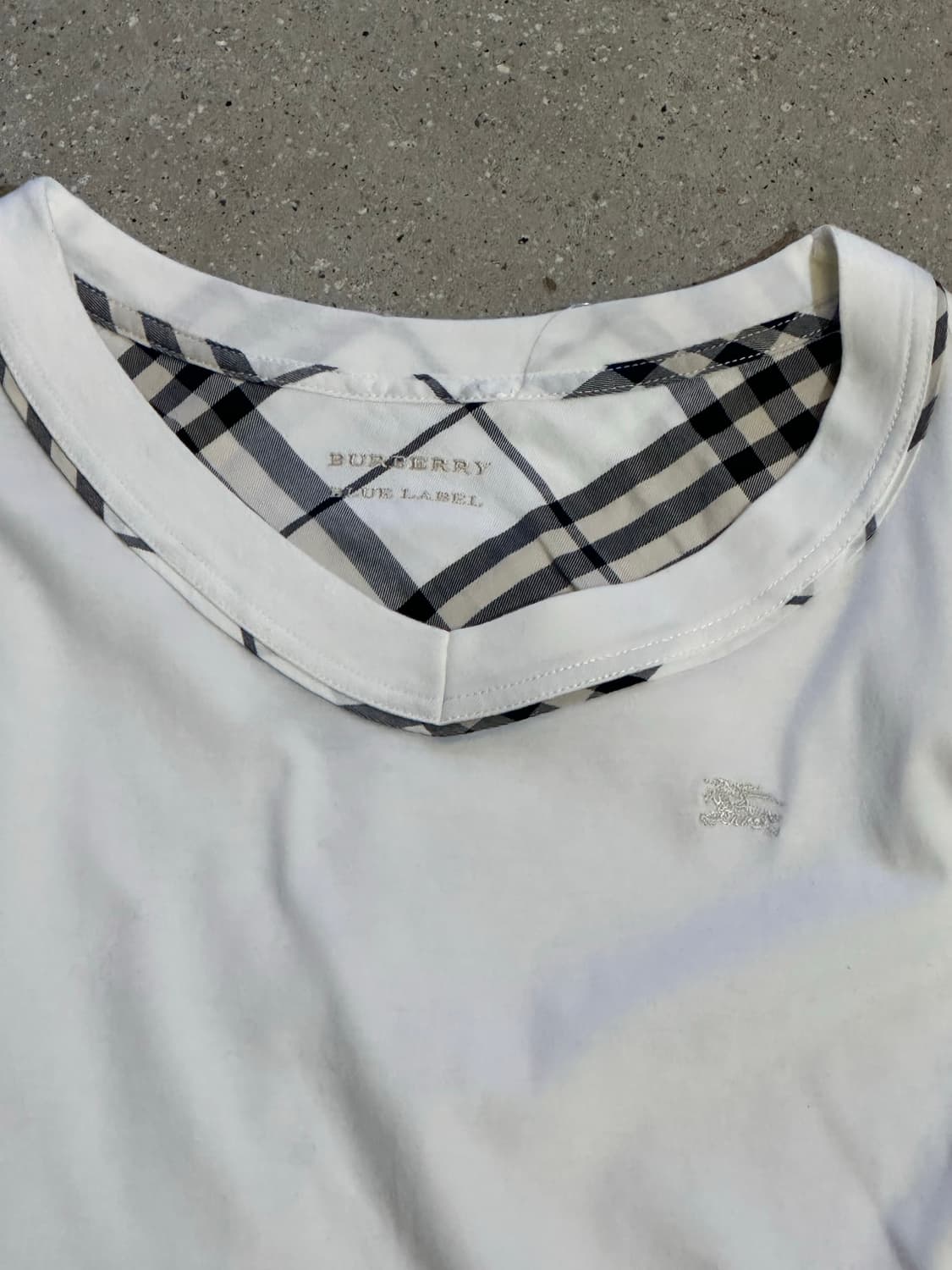 BURBERRY 버버리 화이트 브이넥 롱슬리브리스 상품이미지3