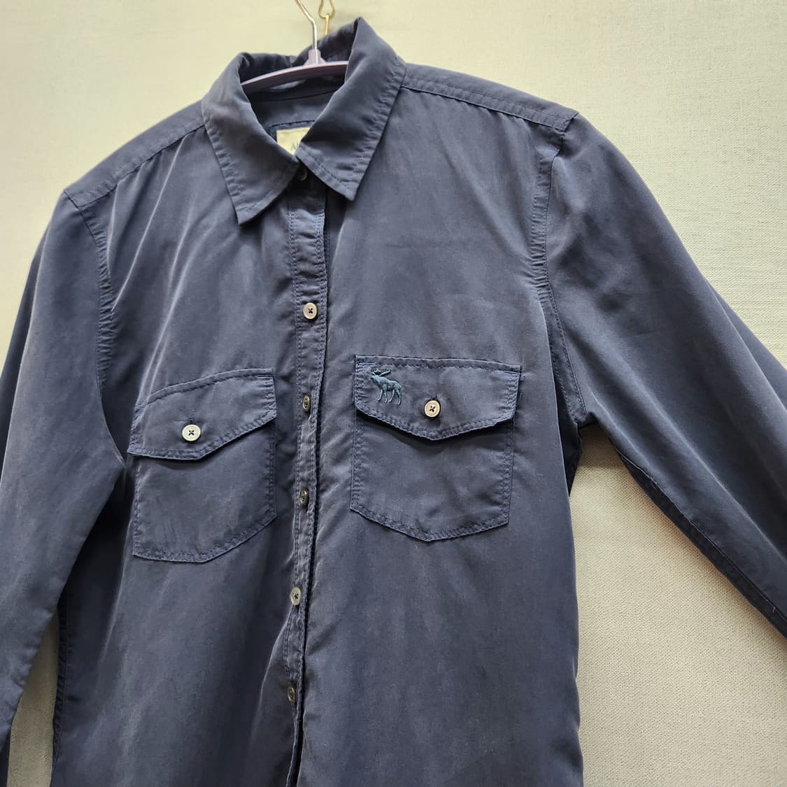 아베크롬비 투포켓 로고자수 모달소재 셔츠 XS(S) 상품이미지3