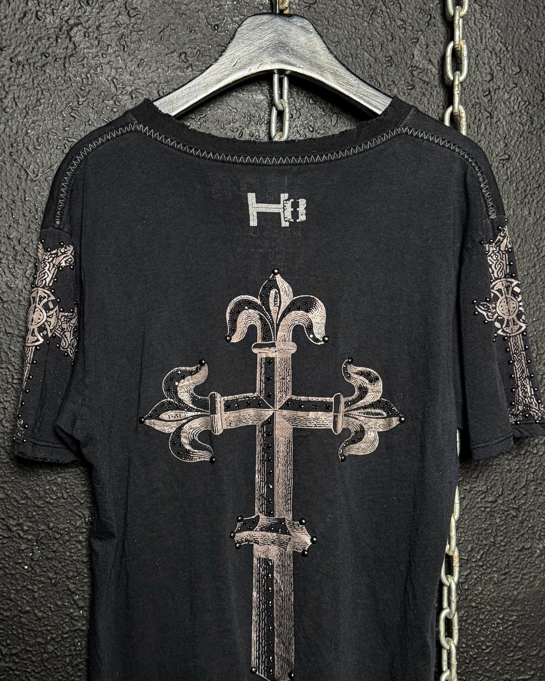 HARD-8 – Cross Graphic V-Neck T-Shirt 상품이미지10
