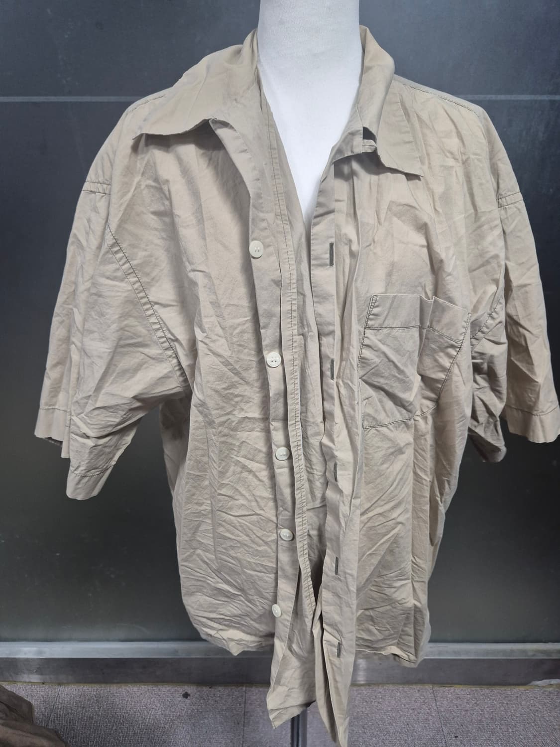 유니클로 베이지 반팔 남방 셔츠 상품이미지1