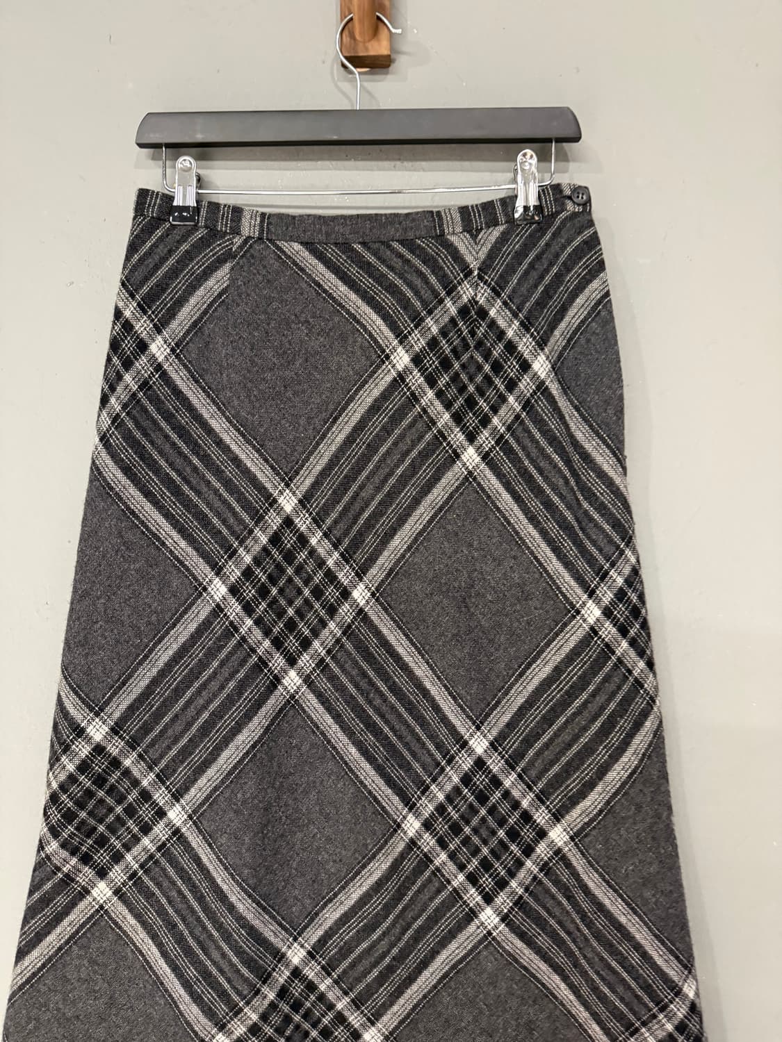 Diagonal check pattern wool long skirt 상품이미지5