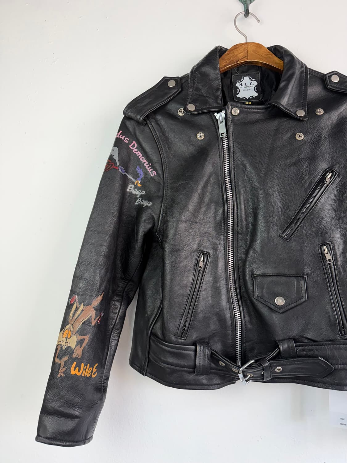 H.L.C. 루니튠즈 핸드 페인티드 레더 라이더 자켓 상품이미지2