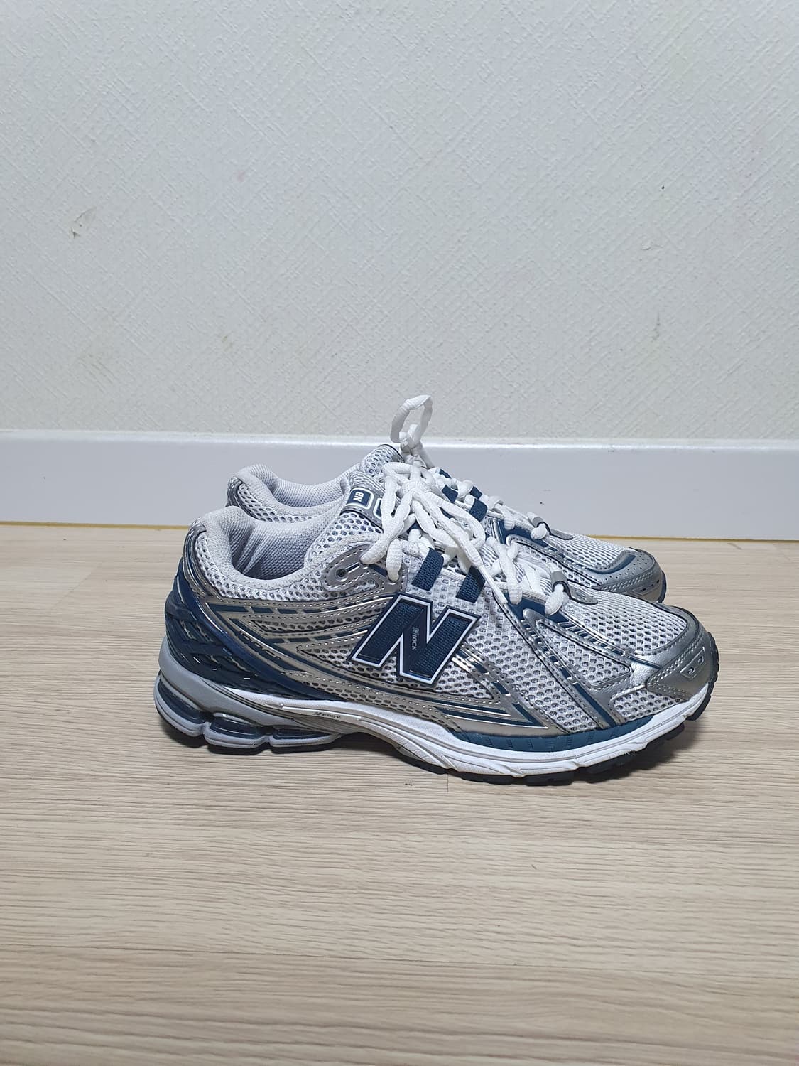 뉴발란스 1906R 운동화 250 상품이미지1