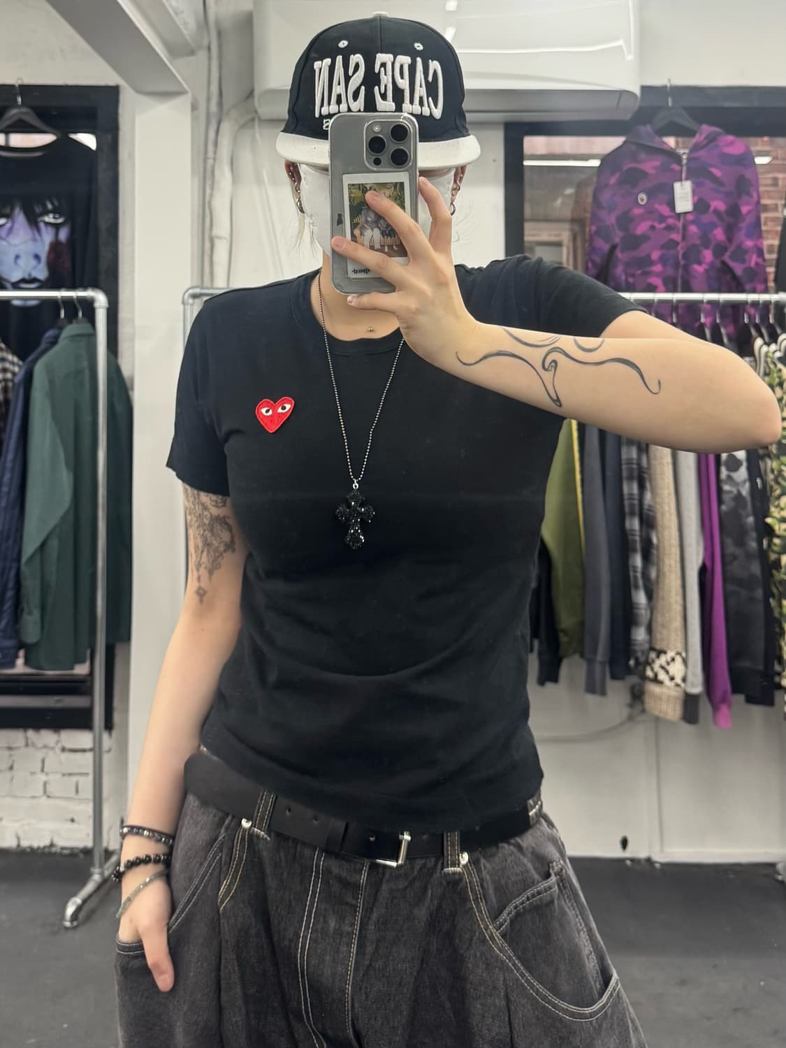 꼼데가르송 플레이 레드와펜 티셔츠 상품이미지2