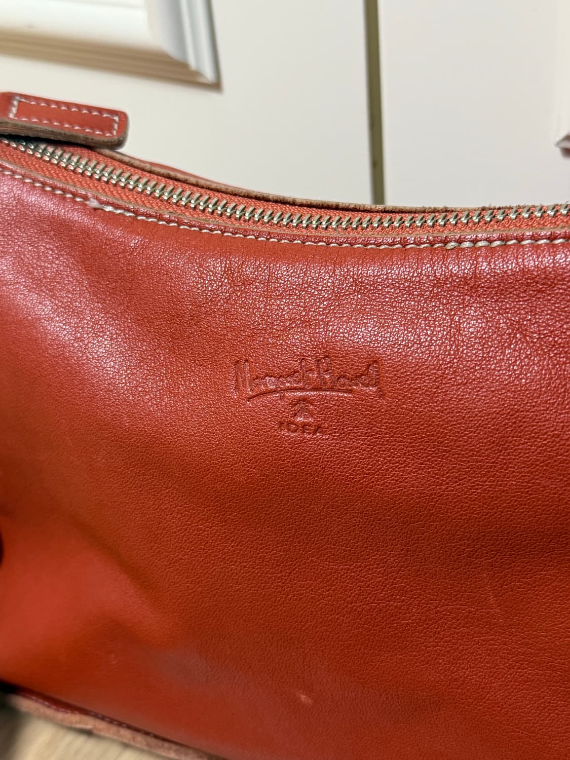 마가렛호웰 아이디어 소가죽 크로스백 상품이미지4