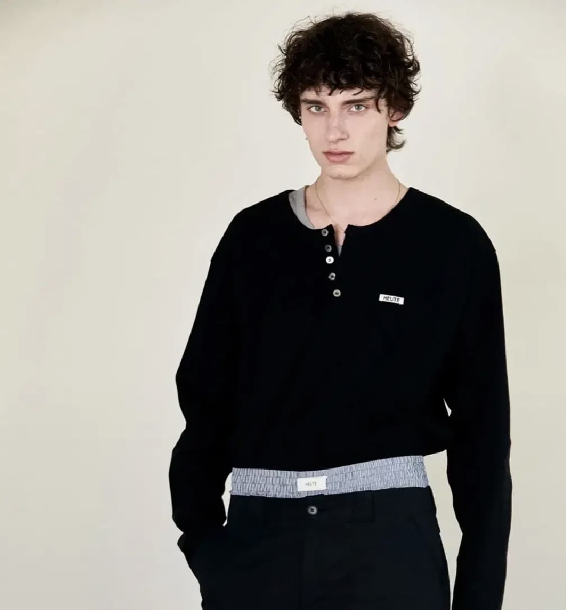 HEUTE 호이테 헨리넥 롱슬리브 블랙 상품이미지1