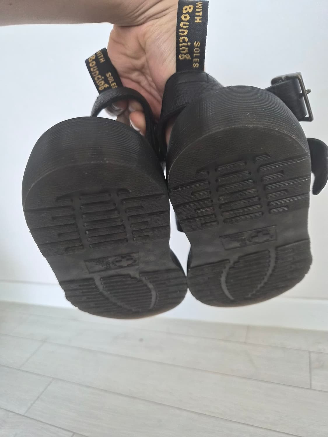 닥터마틴 샌들 팝니다(새제품) 상품이미지4