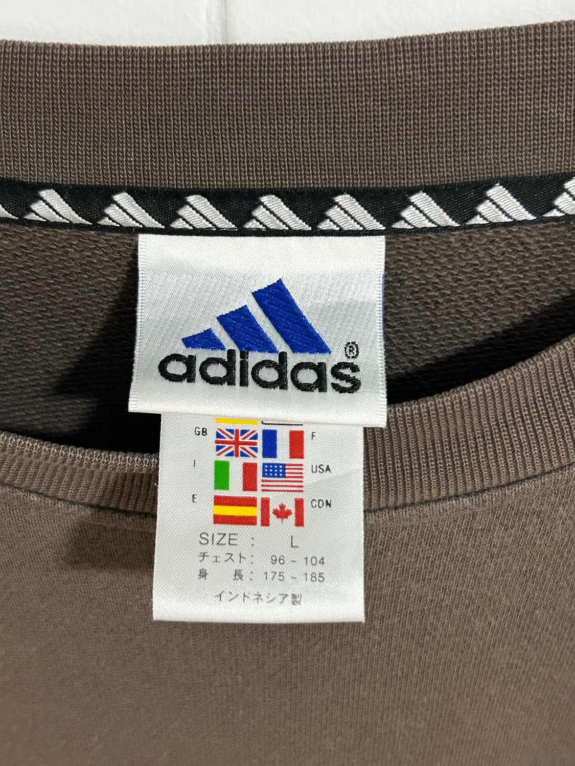 아디다스 90s 센터로고 브라운 스웻셔츠 상품이미지4