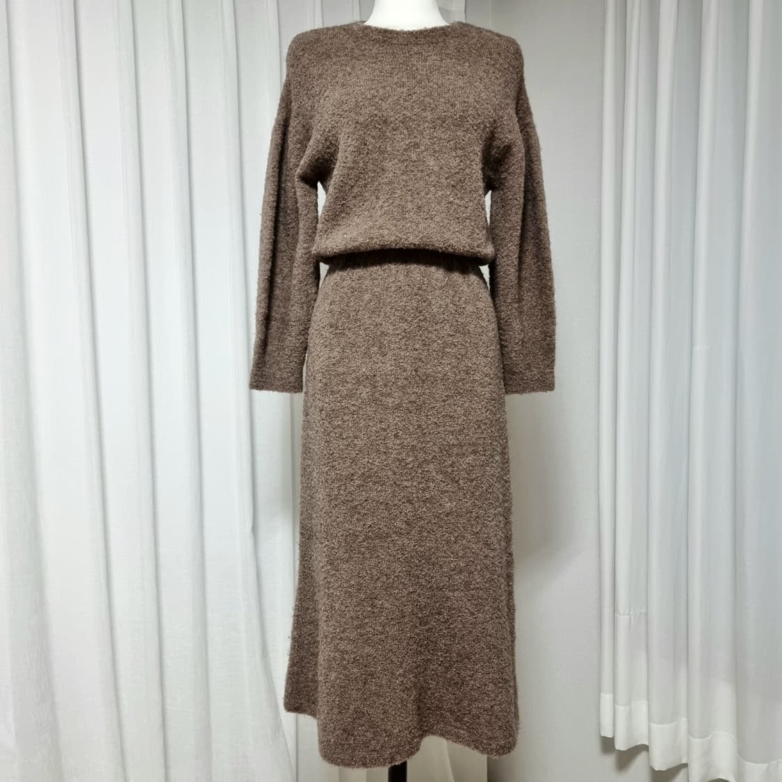 랑방컬렉션 부클 니트 롱원피스 울54,야크22혼방 (55쯤) 22년도생산 상품이미지1