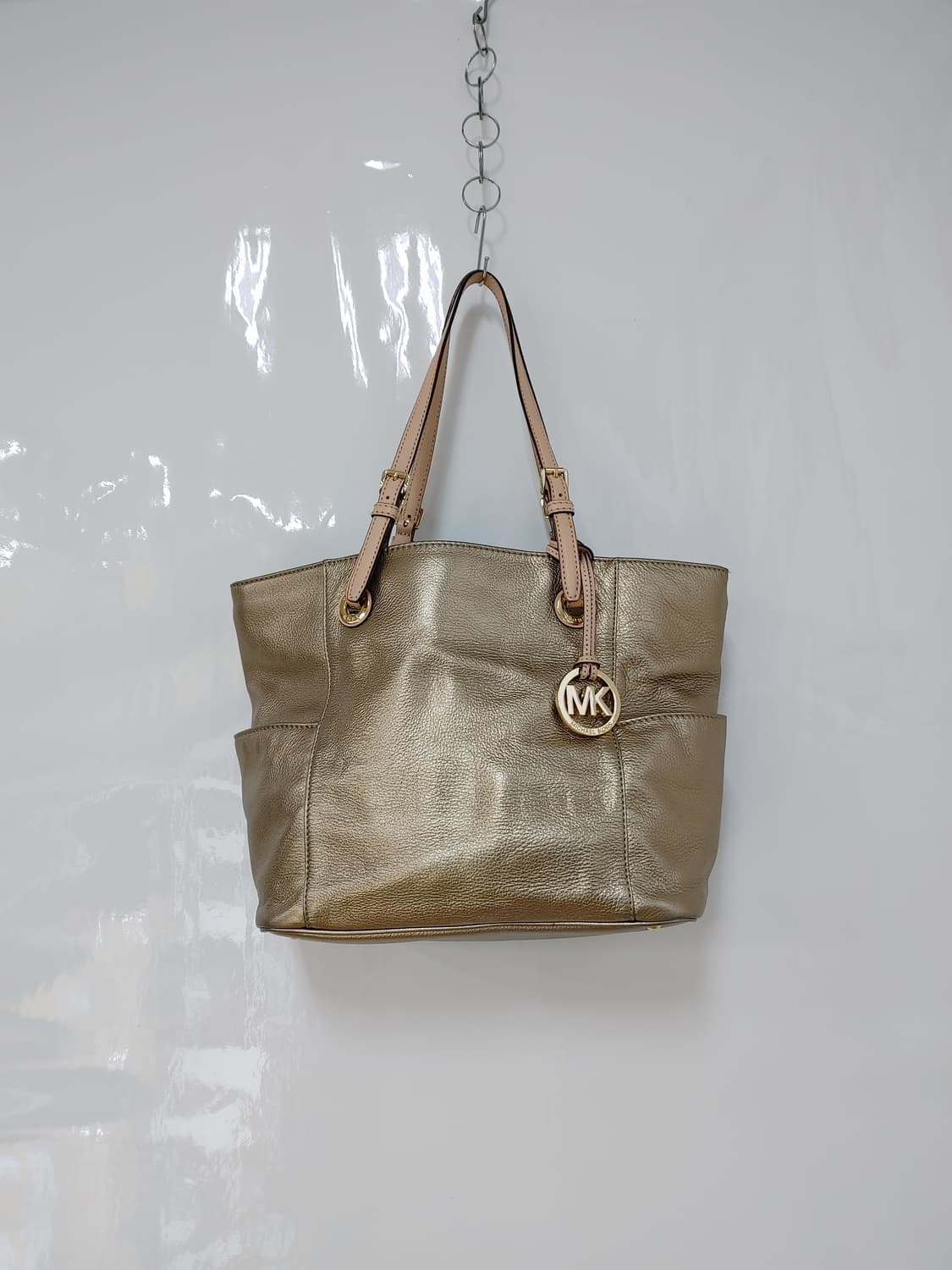 MICHAEL KORS 마이클 코어스 천연소가죽 골드 오픈 빅토트백 상품이미지1