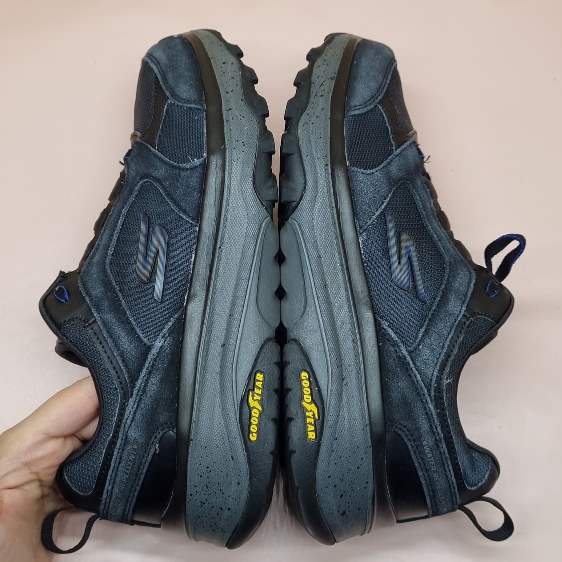 스케쳐스 x굳이어 맥스쿠셔닝 남성운동화275 상품이미지5