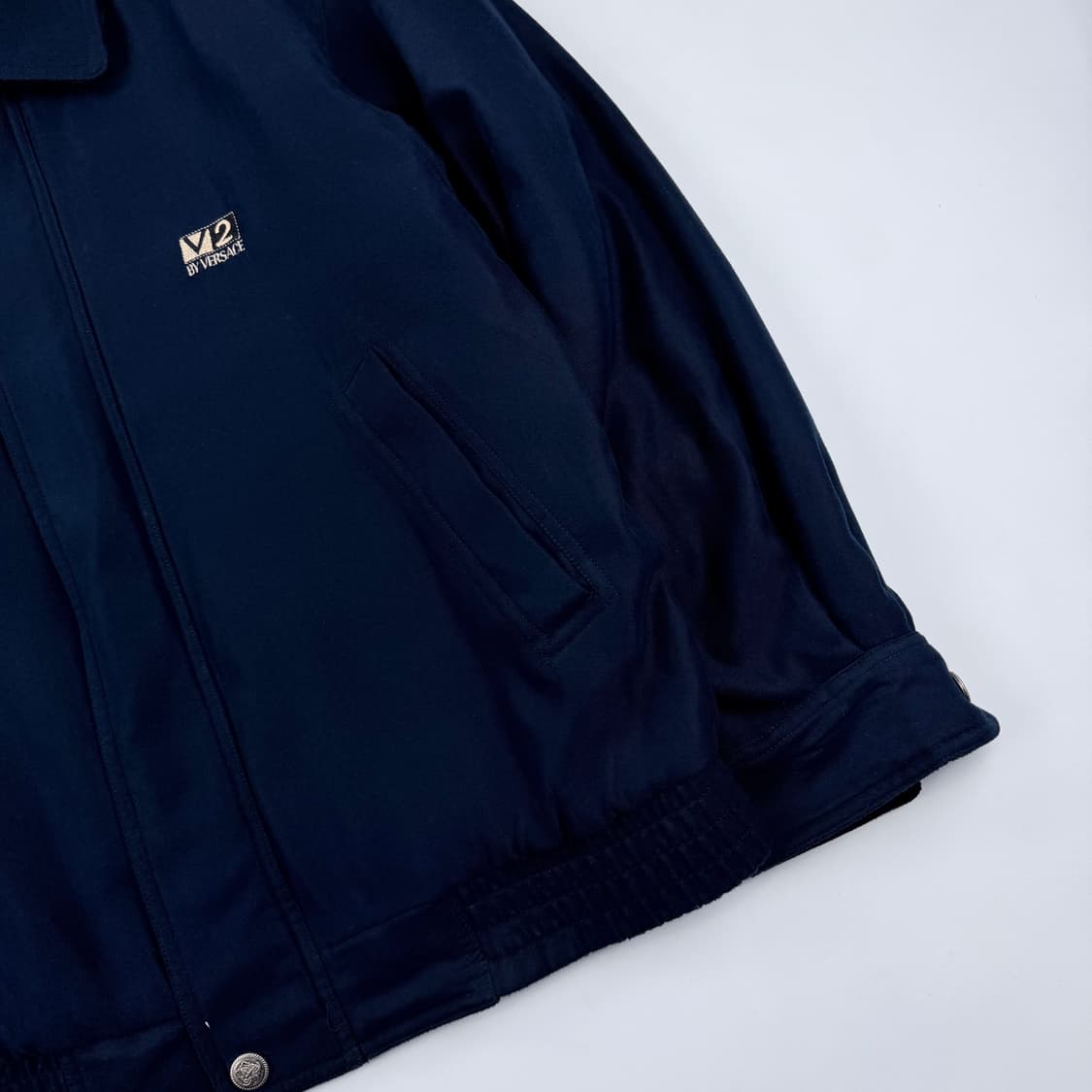 베르사체 V2 메두사인장 봄버 자켓 상품이미지3