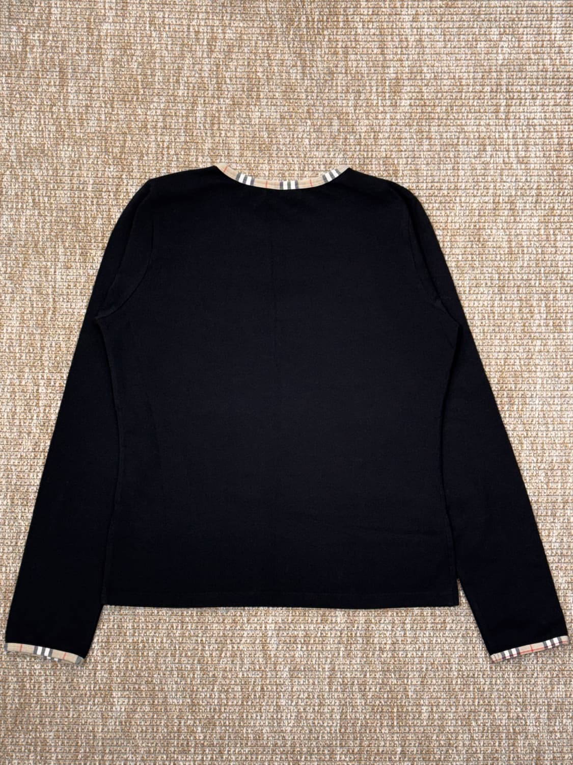 버버리 블랙 긴팔티 상품이미지3
