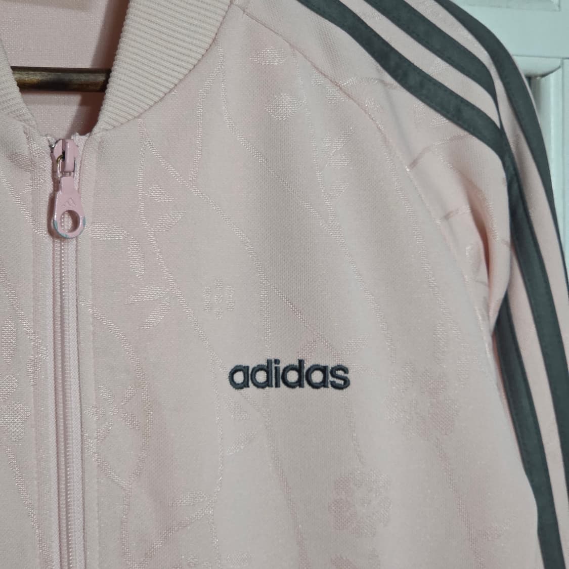 아디다스 딸기우유 핑크 차콜 자카드 져지 집업 상품이미지4