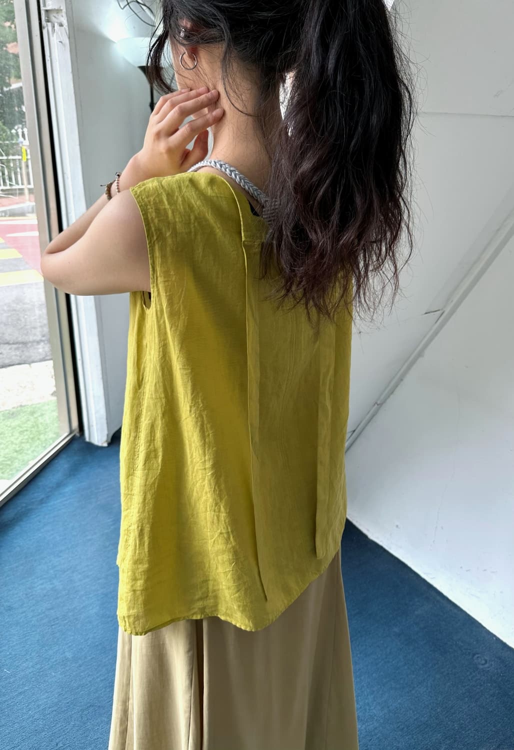 Design shirred linen sleeveless top 상품이미지1