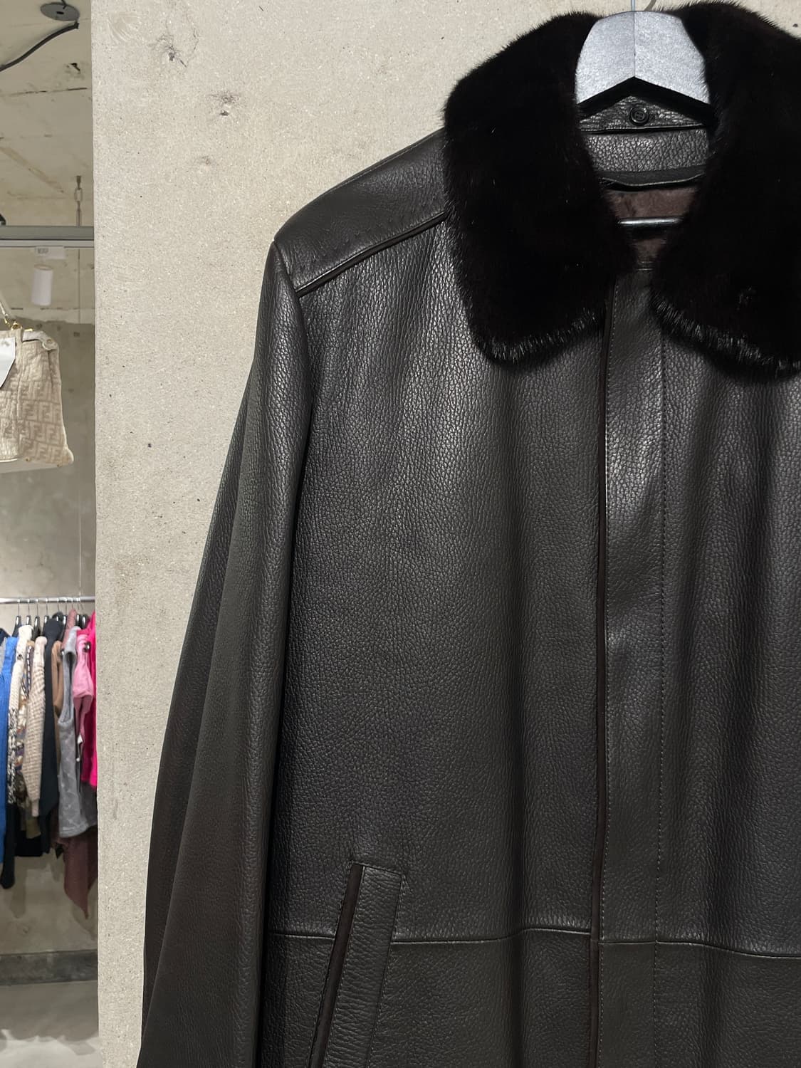 지방시 다크 브라운 밍크 라이너 쉽 레더 코트 상품이미지2