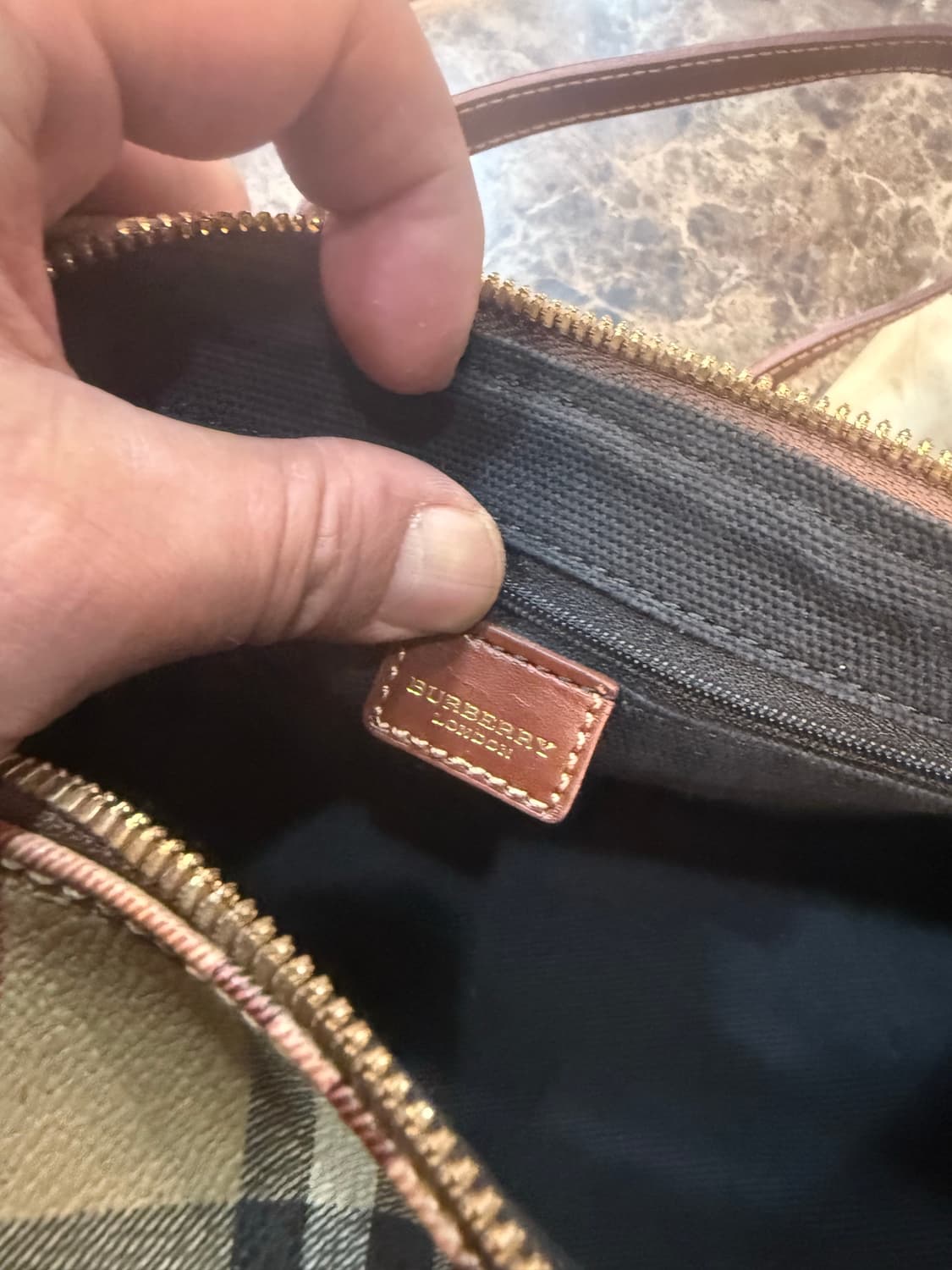 정품 버버리 노바체크 원통백 팝니다 상품이미지8