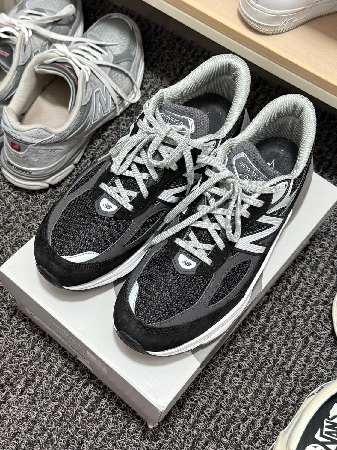 뉴발란스 990v6 블랙  300 상품이미지1