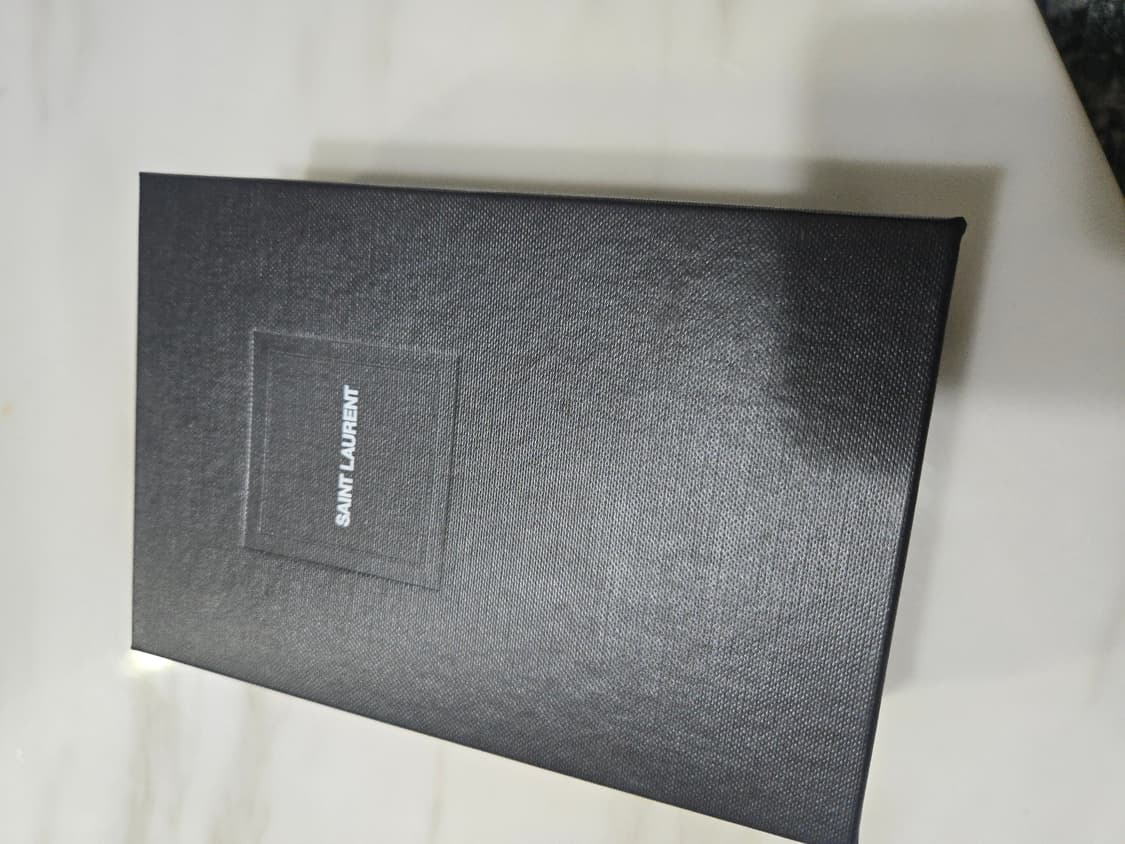 입생로랑 금장로고 반지갑 상품이미지10