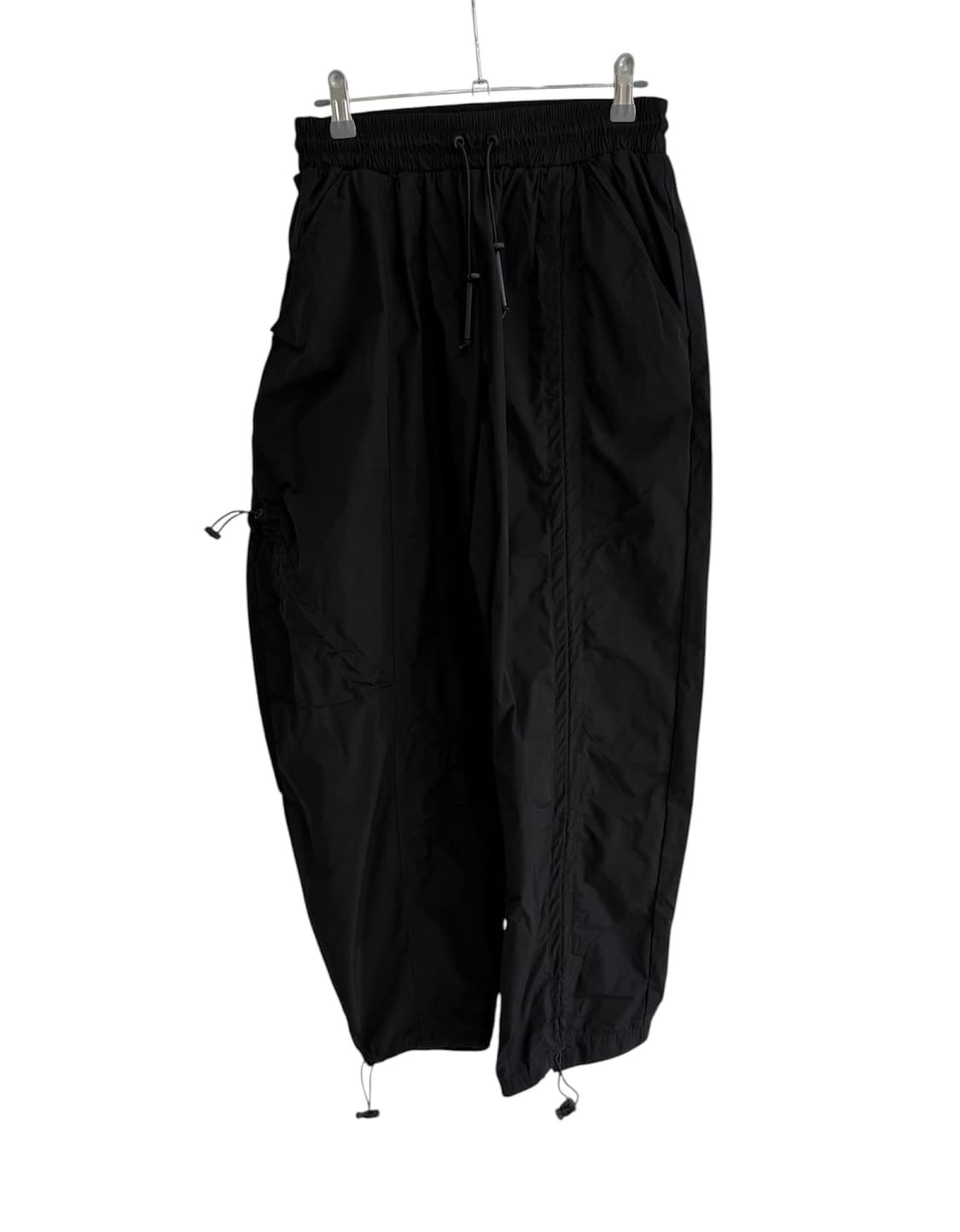 어 콜드 월 비대칭 셔링 조거 팬츠 상품이미지1