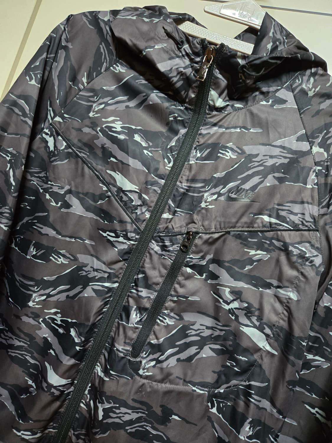 나이키 여성 카모 밀리터리 바람막이 점퍼 상품이미지3