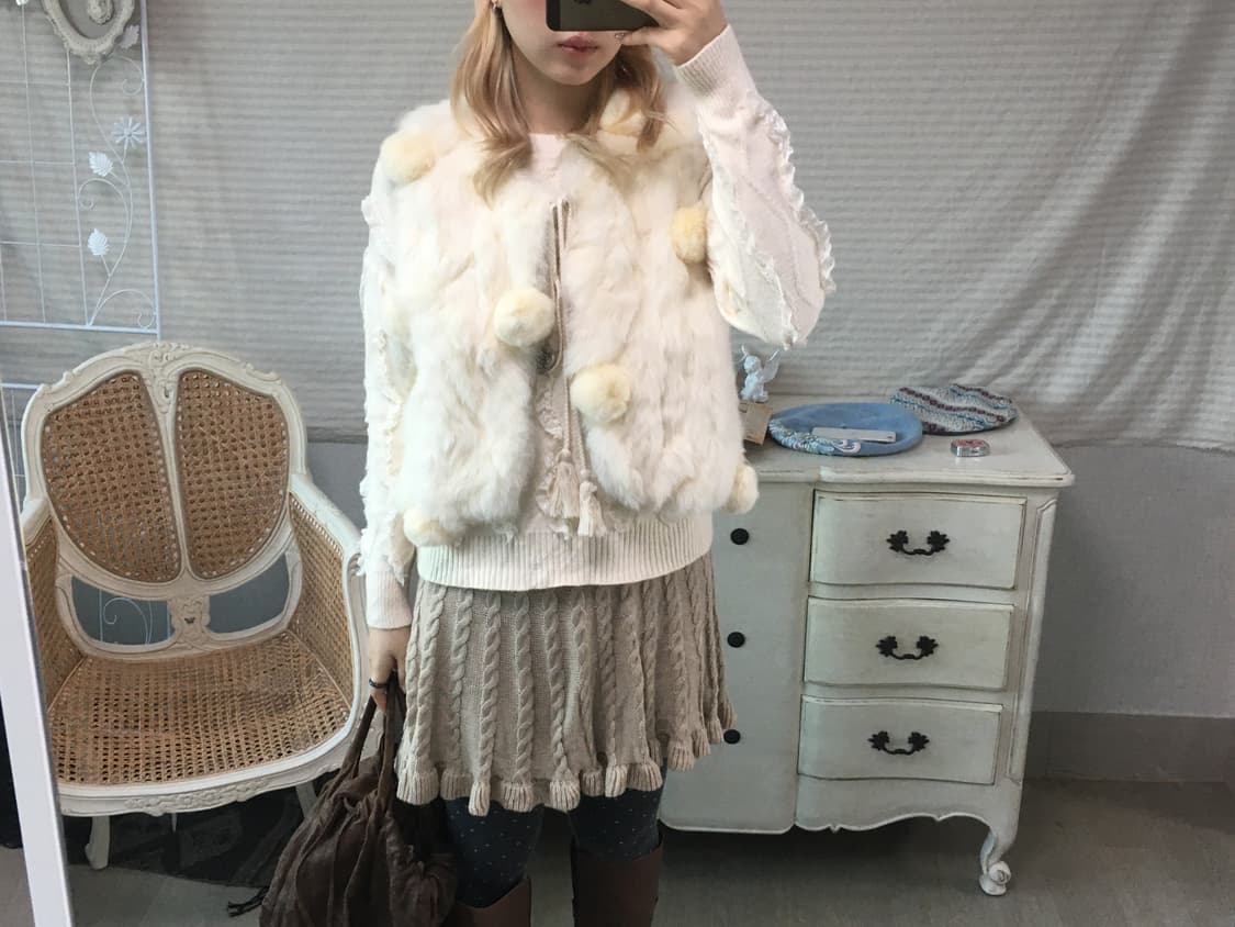 ivory rabbit fur pompom vest cardigan 상품이미지1