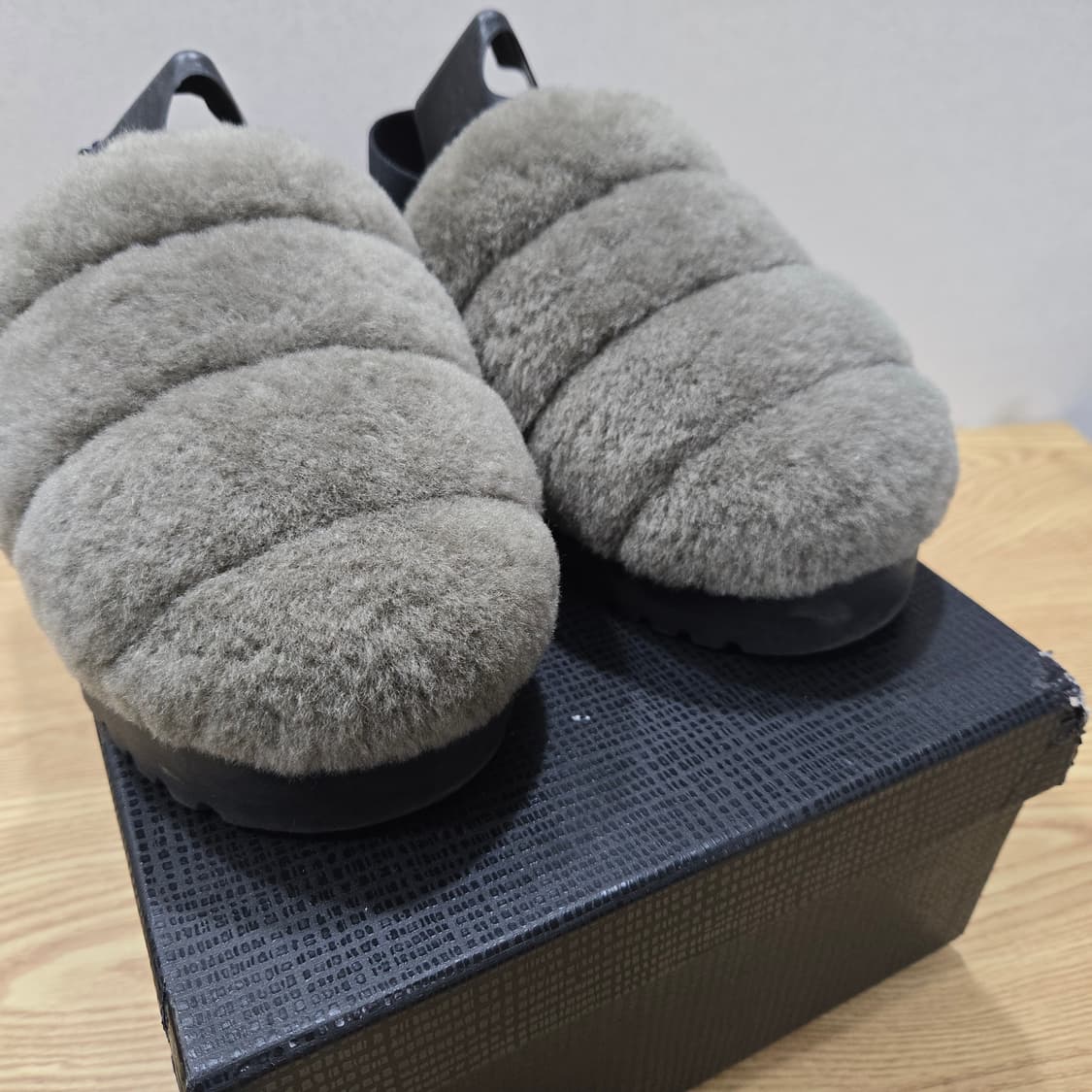240 어그 UGG 슈퍼 플러프 퍼슬리퍼 그레이 상품이미지5