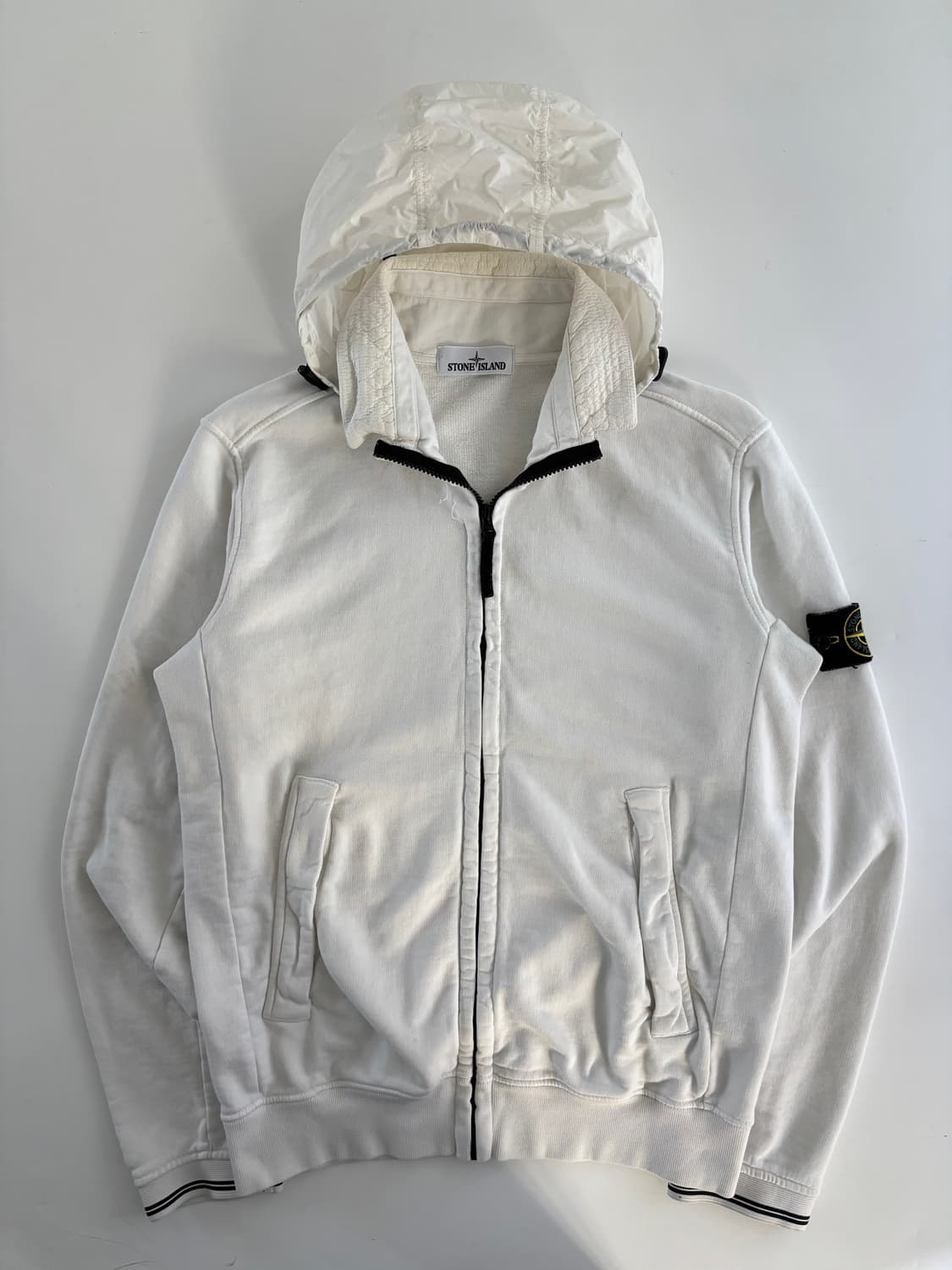 Stone-Island 스톤 아일랜드 와펜 화이트컬러 후드집업 상품이미지2