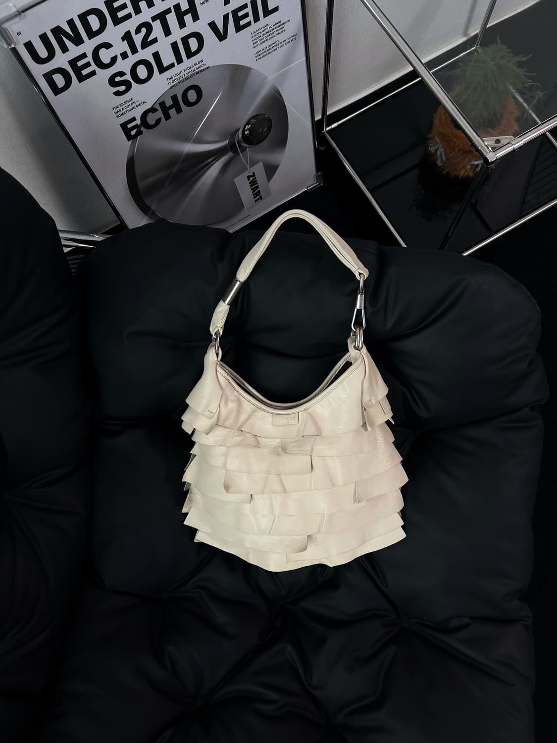 YSL 생로랑 생트로페즈 몸바사 숄더백 상품이미지2