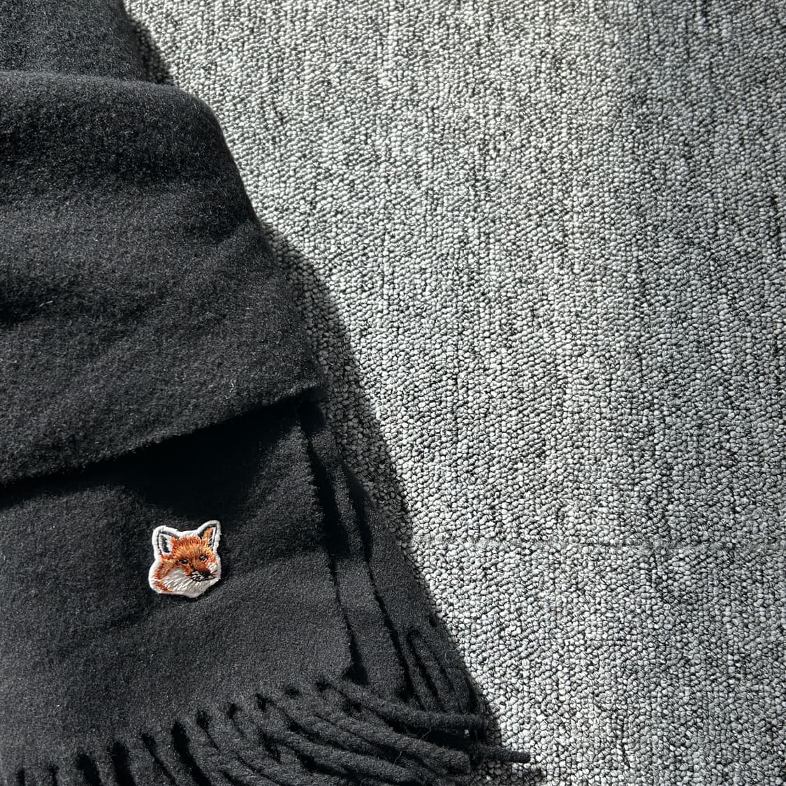 메종키츠네 폭스헤드 블랙 울 머플러 상품이미지2