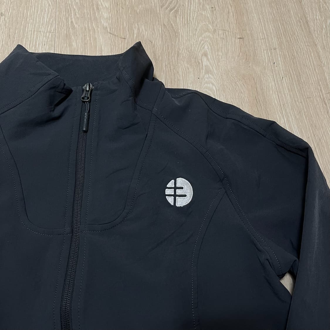 노스페이스 여성 써클 로고 소프트쉘 집업자켓 [블랙] M/95 상품이미지4