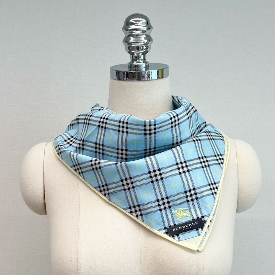 (새상품) burberry /버버리 쁘띠스카프 손수건 상품이미지9