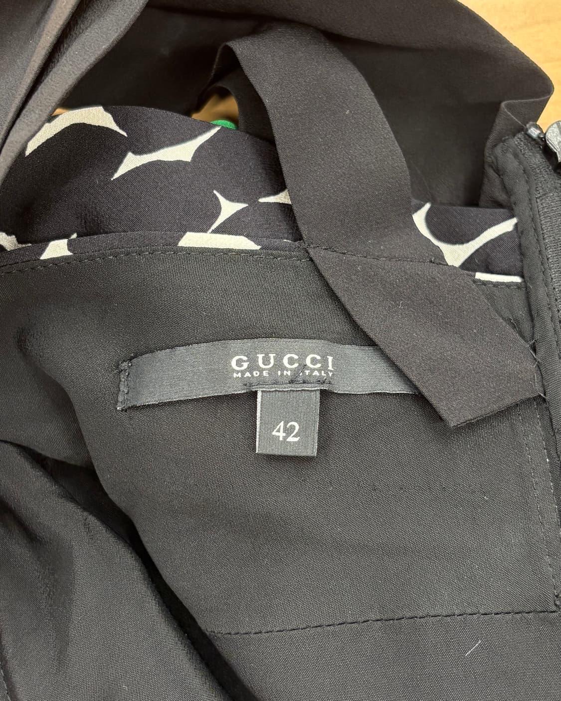 구찌 블랙 폴카 도트 슬리브리스 원피스 상품이미지7