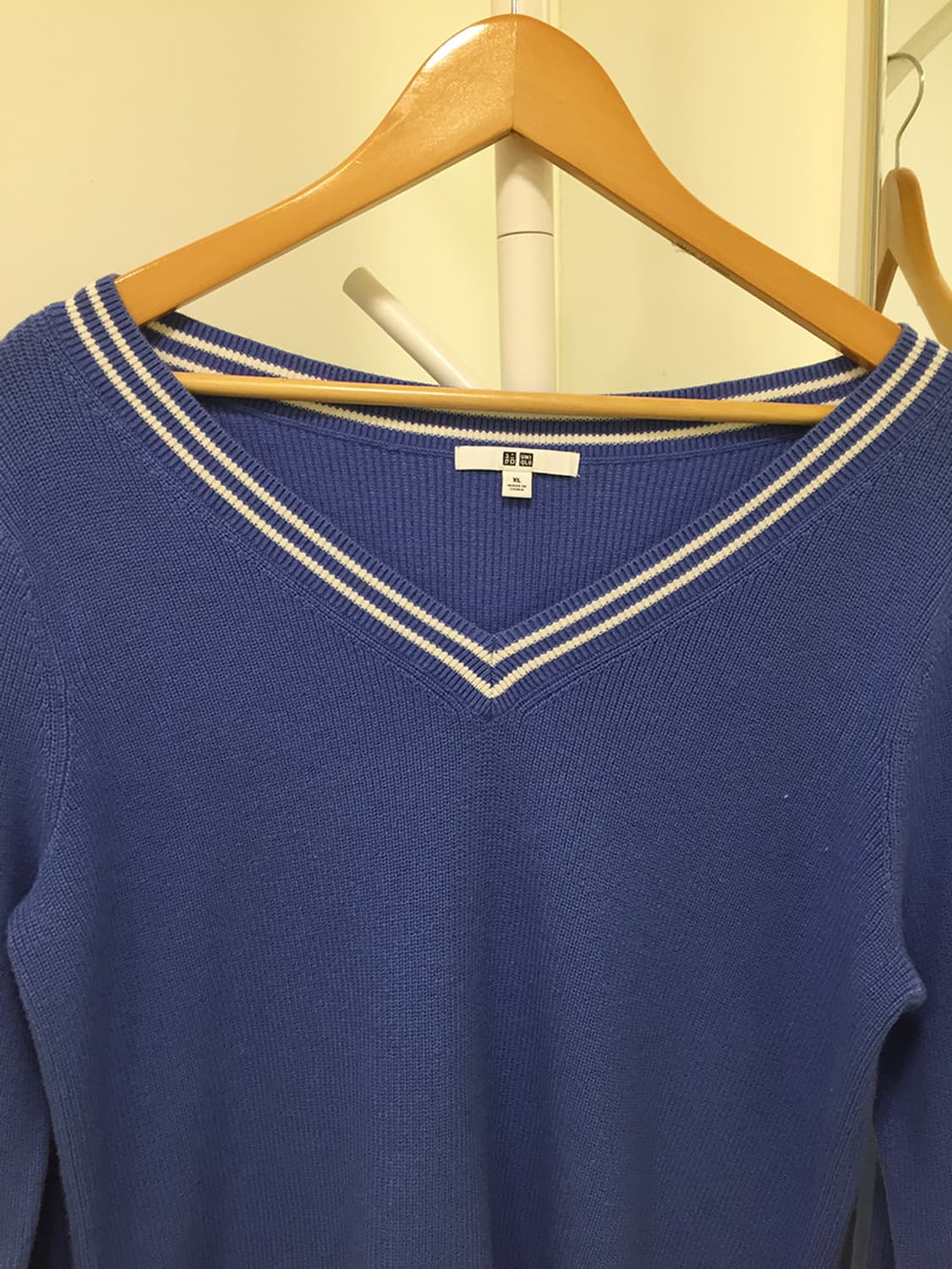 여성 유니클로 V넥 배색니트 100 상품이미지3