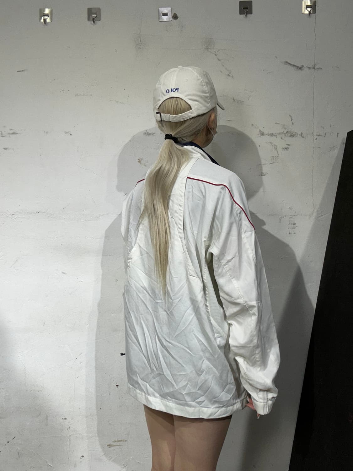 아식스 화이트 사이드 라인 오버핏 바람막이 자켓 상품이미지3