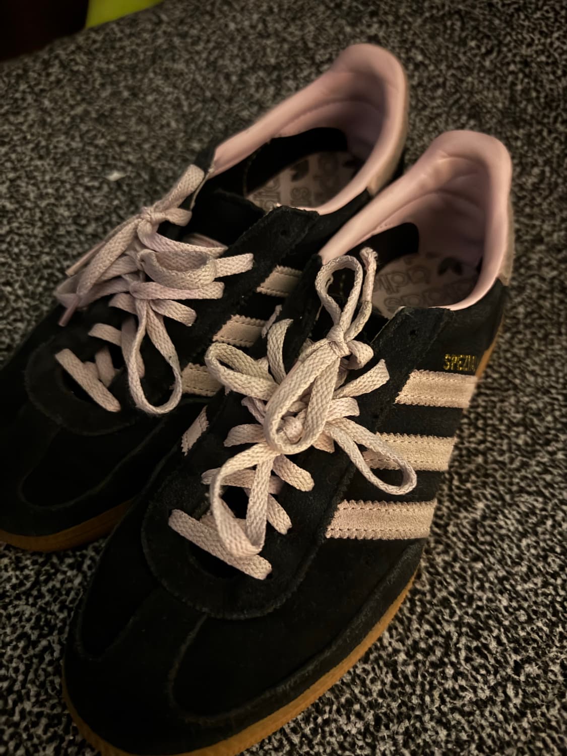 아디다스 스페지알 검정 핑크 스웨이드 운동화 상품이미지1