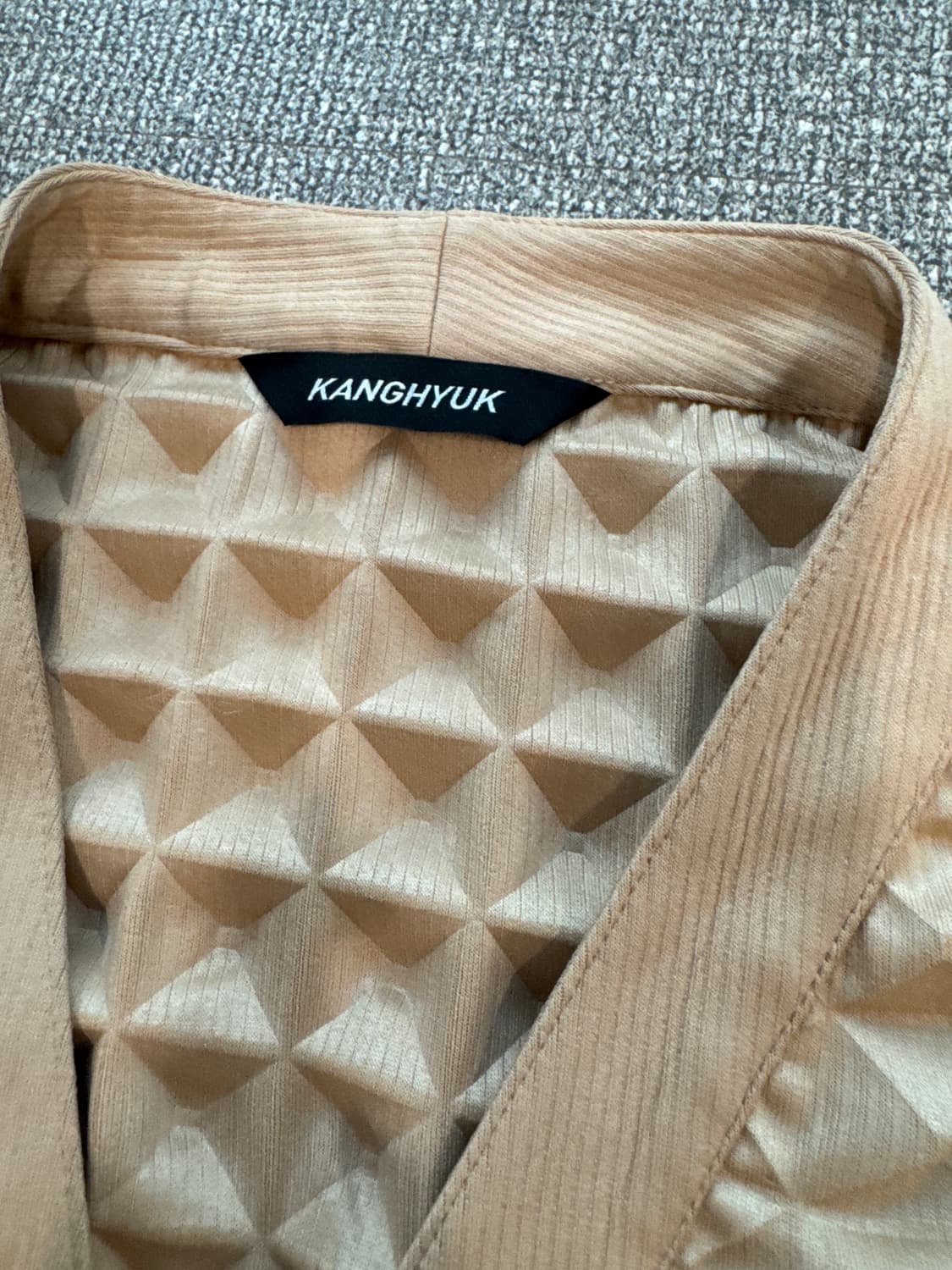 강혁 2.5 피라미드 엠보싱 가디건 L  상품이미지7
