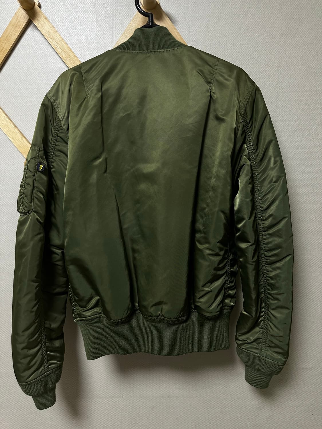 알파인더스트리 Ma-1 카키  상품이미지2