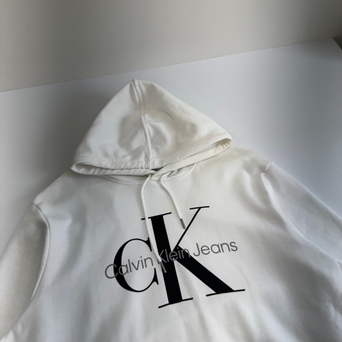 Calvin Klein 켈빈클라인 화이트 후드티 상품이미지4