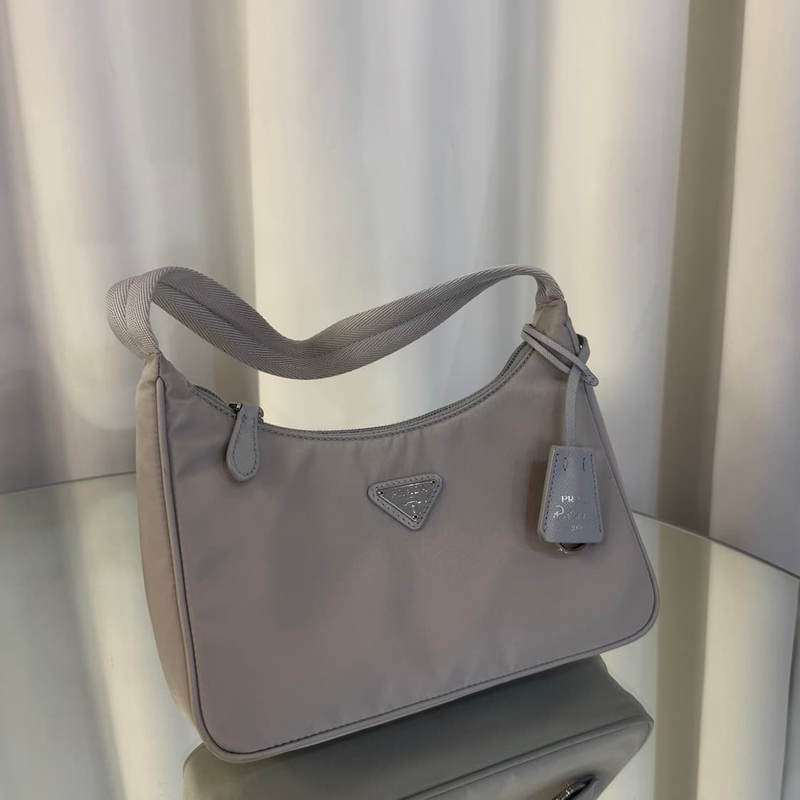 프라다 리나일론 리에디션 2000 호보 숄더백 상품이미지8