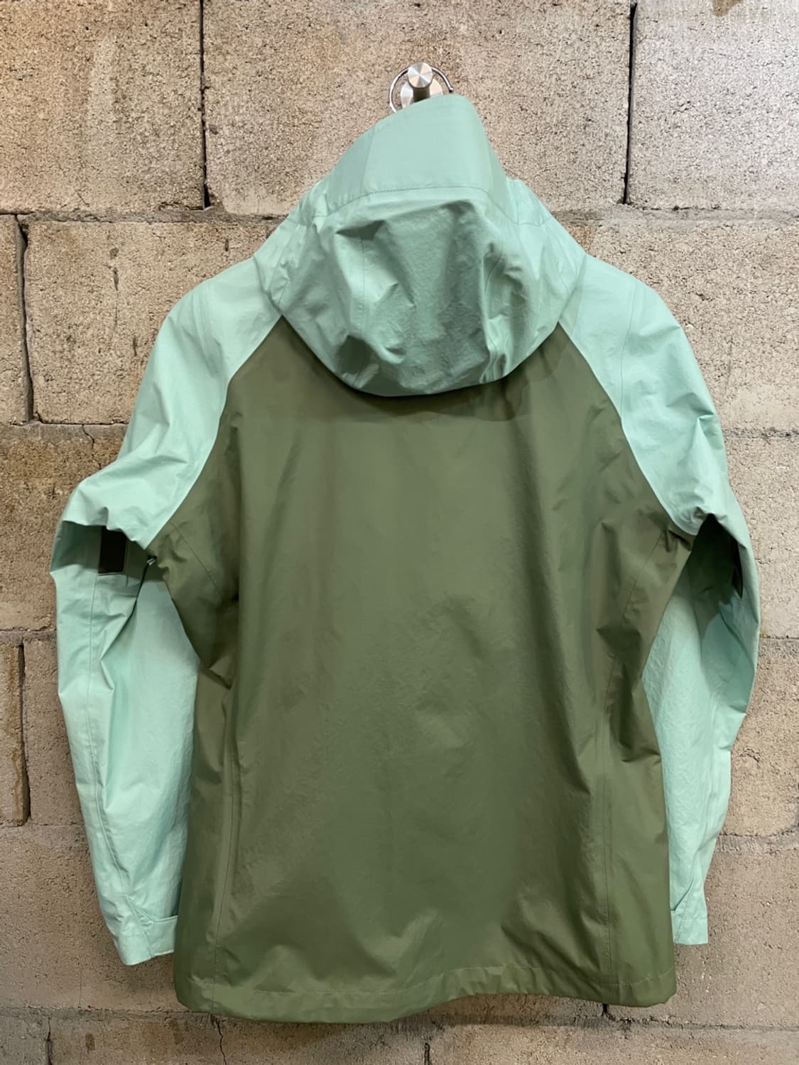 파타고니아 우먼 토렌트쉘 3L 레인 자켓 상품이미지6